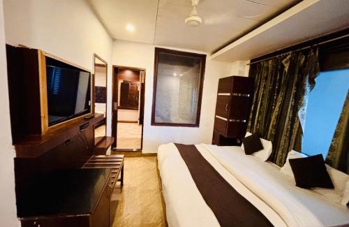 Shimla Hotel | Ganga Near Victory Tunnel & Mall Road Simla in City Center