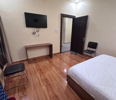 Naini Hotel | Ganga Yamuna View