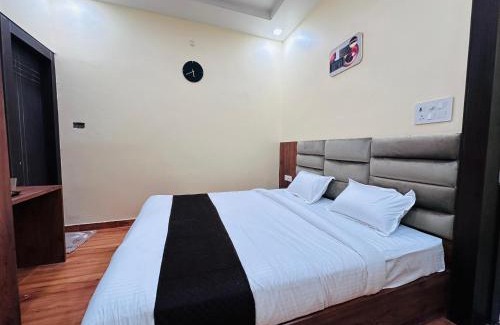 Naini Hotel | Ganga Yamuna View