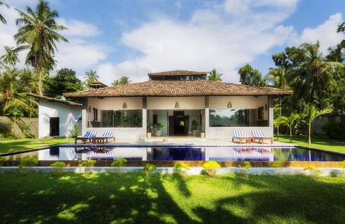 Hikkaduwa House | Gangananda - Stunning Lakeside Villa With Large Pool Near The Sea