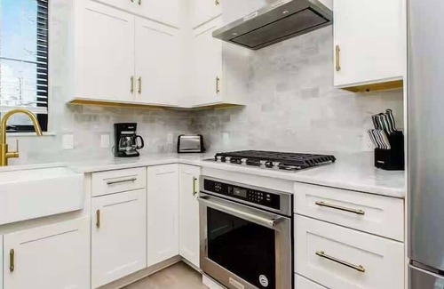 Downtown Columbus House | Garage Parking - Convention - Short North