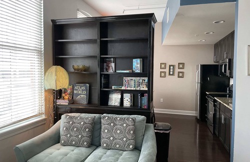 Downtown Knoxville Apartment | "Garden" 2Br, 2Ba, overlooking the Square in Downtown Knoxville