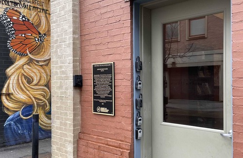 Downtown Knoxville Apartment | "Garden" 2Br, 2Ba, overlooking the Square in Downtown Knoxville