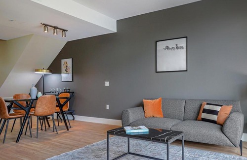 San Jose Apartment | Garden Alameda 2BR w Gym Pool nr Caltrain SFO-195