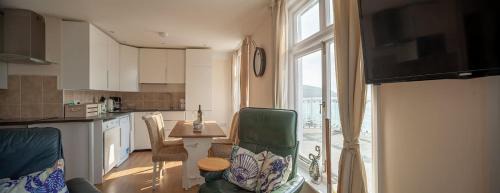 Totland Bay Apartment | Garden Apartment, 1 Pilots Point