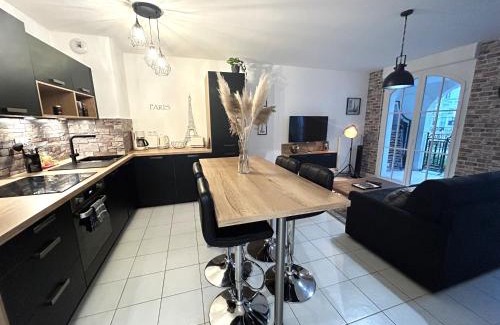 Serris Apartment | Garden By Dream Apartments
