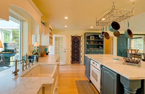 Gold Beach House | Garden by the Sea- Walk to the Beach/SPA/Sleeps 8
