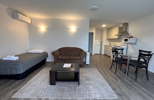 Redwood Hotel | Garden City Motel