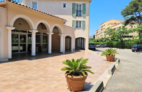 Six-Fours-les-Plages House | Garden & City Six-Fours-les-Plages