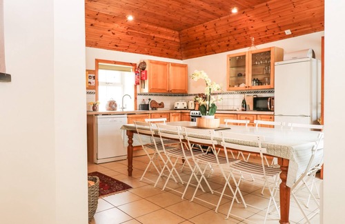 Elgin Cottage | GARDEN COTTAGE, family friendly, with open fire in Lhanbryde