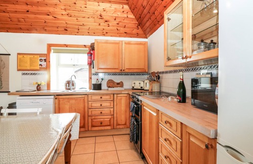 Elgin Cottage | GARDEN COTTAGE, family friendly, with open fire in Lhanbryde
