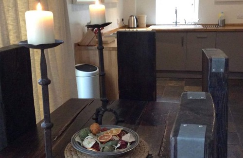 West Laroch Cottage | Garden Cottage For Two, Close To The Sea And With Views Of Ben Nevis and Parking