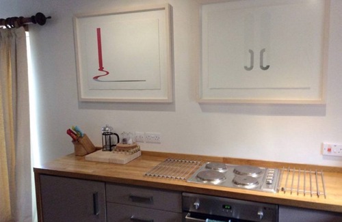 West Laroch Cottage | Garden Cottage For Two, Close To The Sea And With Views Of Ben Nevis and Parking