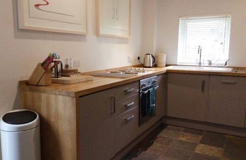 West Laroch Cottage | Garden Cottage For Two, Close To The Sea And With Views Of Ben Nevis and Parking