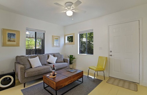 Lodi Cottage | Garden Cottage In Little Mexico. Walk downtown.