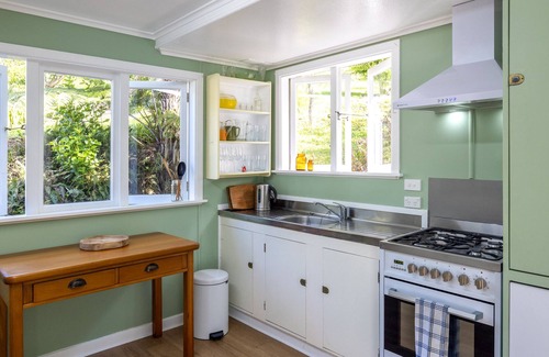 Ostend House | Garden Cottage - Stay Waiheke