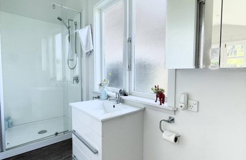 Te Horo House | Garden cottage Te Horo