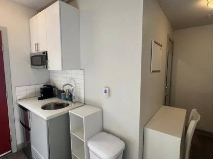 Wallingford Apartment | Garden Dahlia Studio in Wallingford - 97 Walkscore