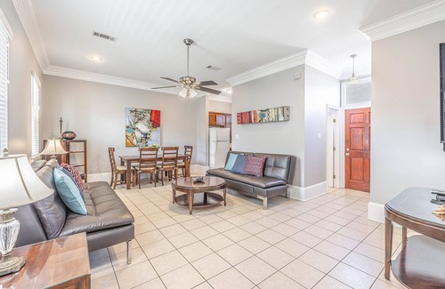Faubourg Livaudais House | Garden District 2BR Townhouse w/Gated Parking