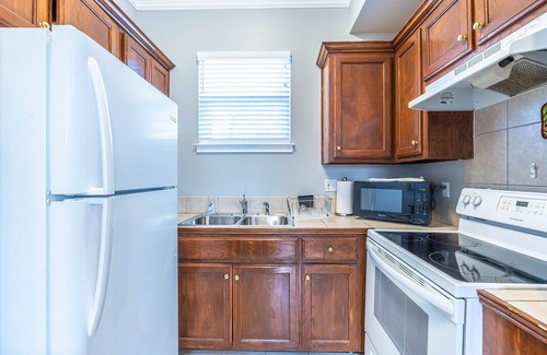 Faubourg Livaudais House | Garden District 2BR Townhouse w/Gated Parking
