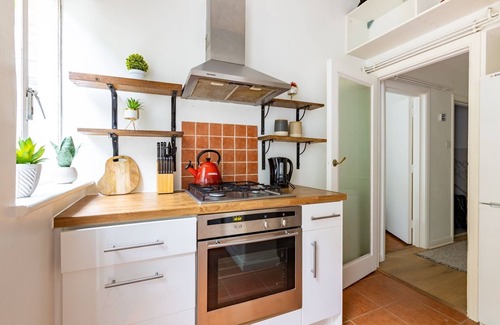 Addison Apartment | Garden Flat In the Heart of London