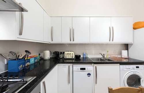 Ealing Apartment | Garden flat near Ealing Broadway