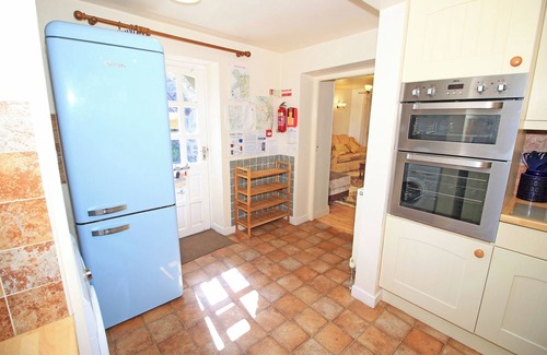 Porthmadog Cottage | GARDEN FLAT, pet friendly, with a garden in Porthmadog