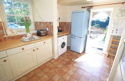 Porthmadog Cottage | GARDEN FLAT, pet friendly, with a garden in Porthmadog