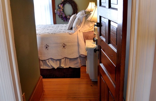 Sturgeon Bay Bed & Breakfast | Garden Gate BnB