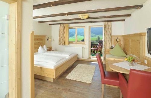 Maierhofen Cabin | Garden herbs comfort room with balcony - nature Landhaus Krone