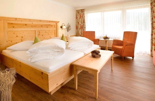 Maierhofen Cabin | Garden herbs comfort room with balcony - nature Landhaus Krone
