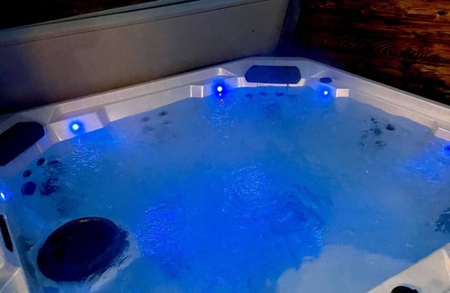 Billings Apartment | Garden Hideaway w/hot tub