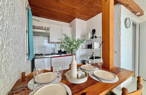 Marine de Saint Ambroggio Apartment | Garden level apartment with sea view