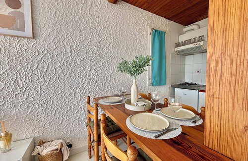 Marine de Saint Ambroggio Apartment | Garden level apartment with sea view