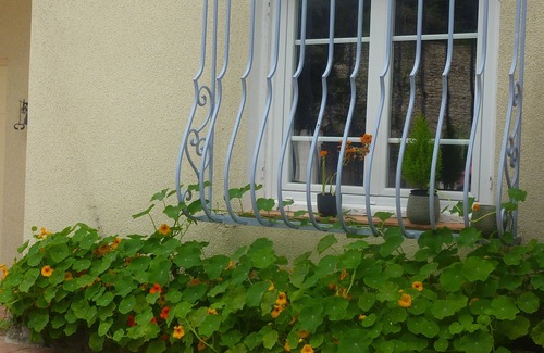 Vallauris House | garden level in super cannes villa residential area 110 m2