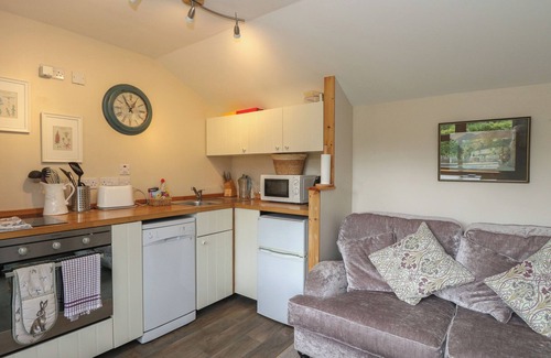 Blair Atholl Cottage | GARDEN LODGE, romantic, with a garden in Bridge Of Tilt