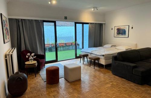 University District Apartment | Garden loft in city center Meir 1FL