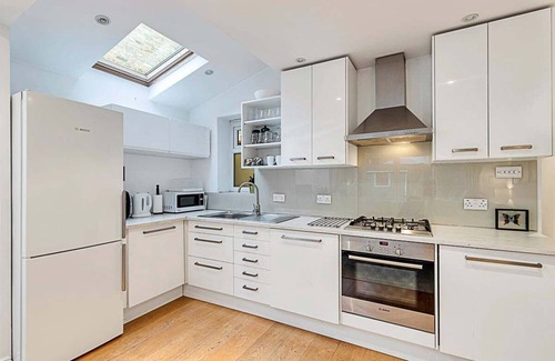 Askew Apartment | Garden Oasis in the Heart of West London