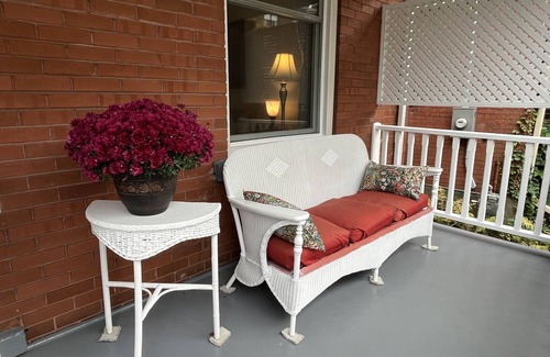 Stratford House | Garden Oasis - Newly Reno’d Home - Steps to River