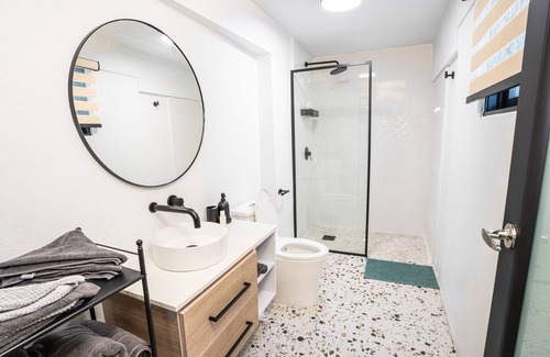 Cerro Gordo House | Garden of Eden Hotel Suite 5