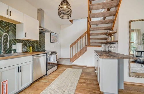 West Colorado Springs Apartment | Garden of the Gods Base Camp Dog-Friendly
