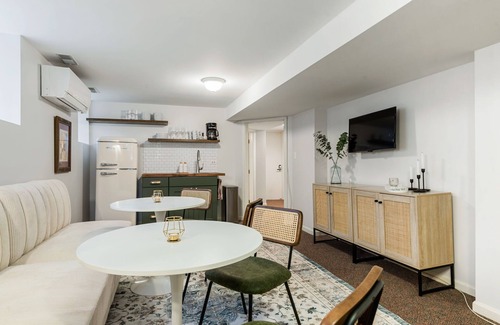 Evanston Apartment | Garden Retreat: NU/Central St