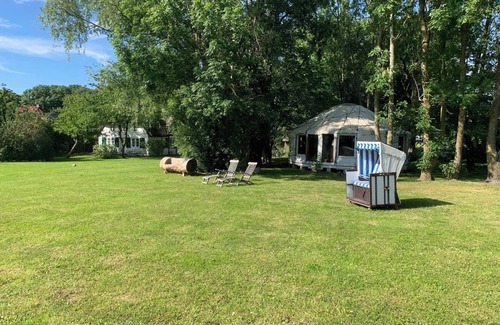 Schaprode Apartment | Garden rose for 2+2 persons, with exit to the garden, very cozy and quiet
