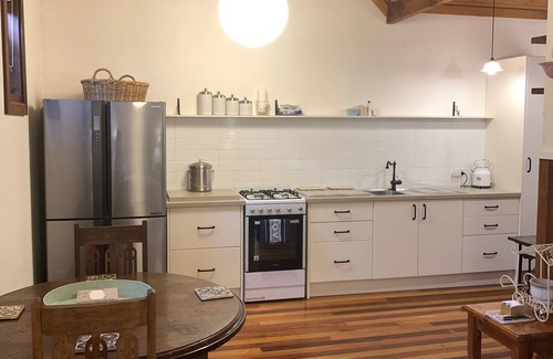 Glenbrook House | Garden Studio cabin Self contained with external bathroom