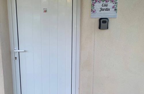 Villepinte Apartment | Garden, studio near Paris Roissy CDG Airport, Disneyland, Asterix, Exposition