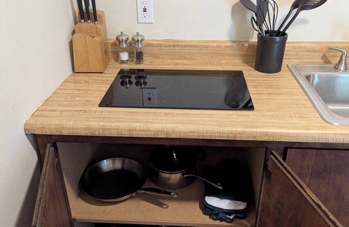 Vallejo Apartment | Garden studio oasis in historic home with free laundry
