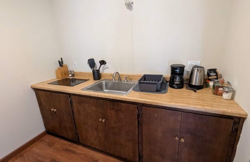Vallejo Apartment | Garden studio oasis in historic home with free laundry