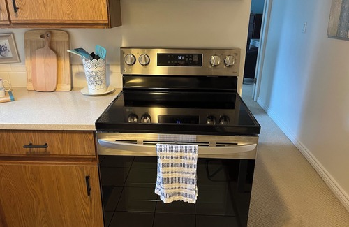 Gordon Head House | Garden suite near Arbutus Cove beach
