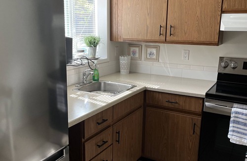 Gordon Head House | Garden Suite Near Beaches and Parks