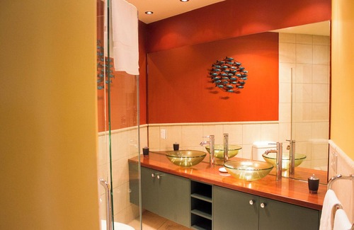 Russell Apartment | Garden Suite Private Suite